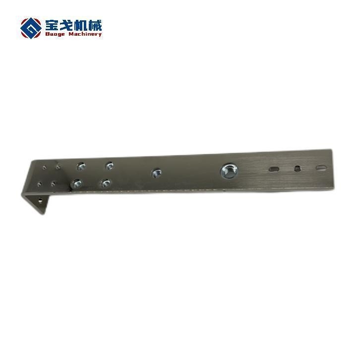 RoHS Certified B48 L Shape Copper Cover Aluminum Composite Busbar with 6 Ways Tapping